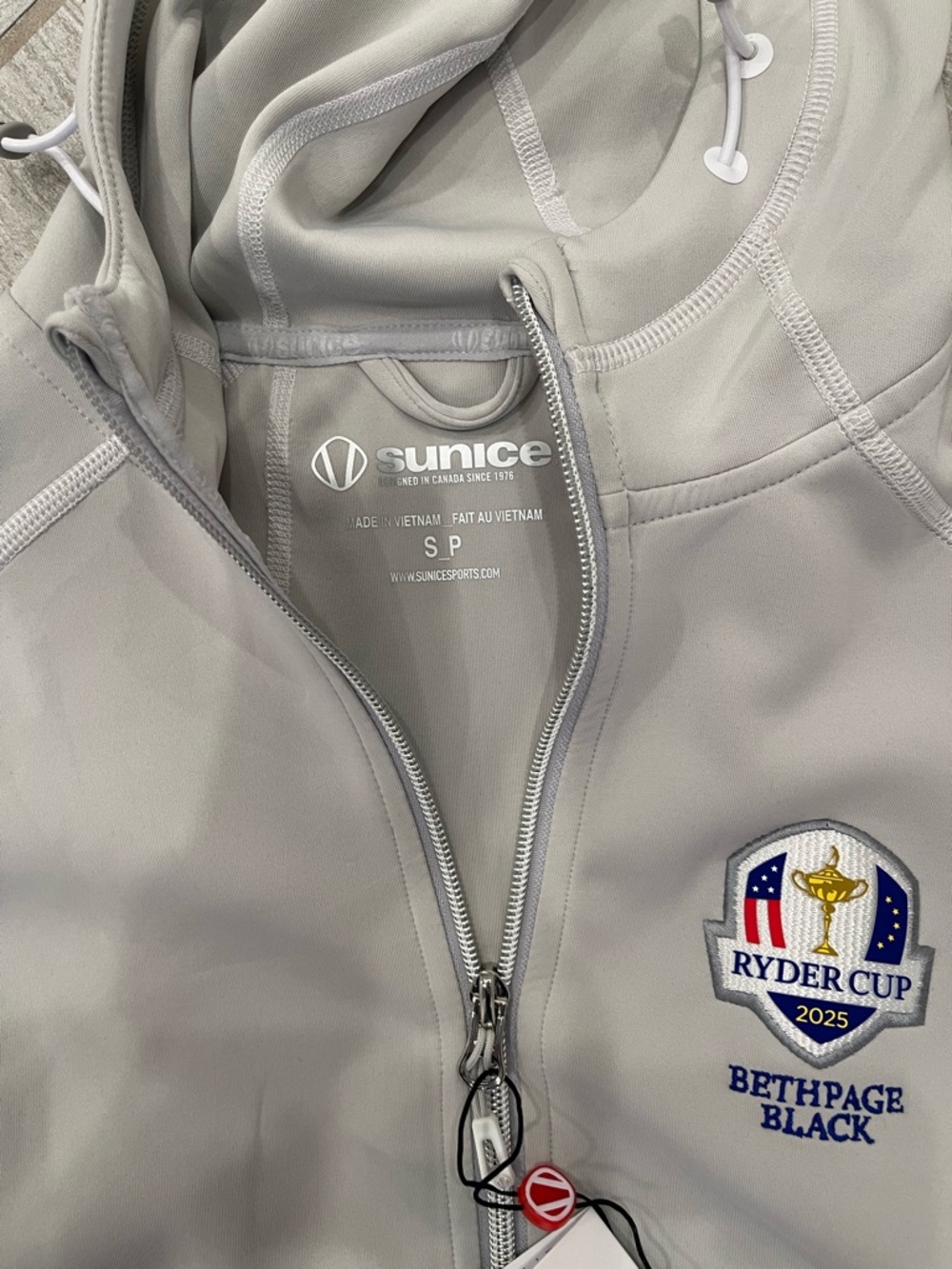 Sunice 2025 Ryder Cup Light Gray Women’s Hooded Jacket - Picture 3 of 4